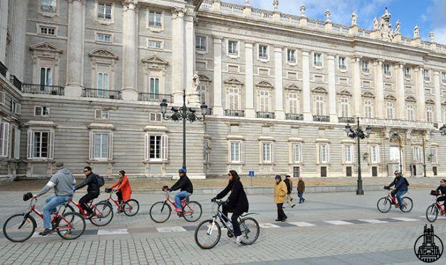 Madrid on Two Wheels: Cycling Routes through Emblematic Sites